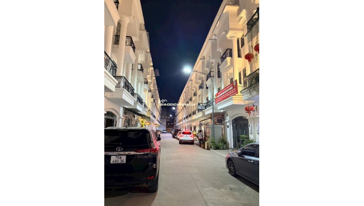CẦN BÁN: Nhà phố 1 trệt 3 lầu, 4,7 tỷ, liền kề Vincom TP Tây Ninh, NH hỗ trợ vay 70% lãi suất ưu đãi